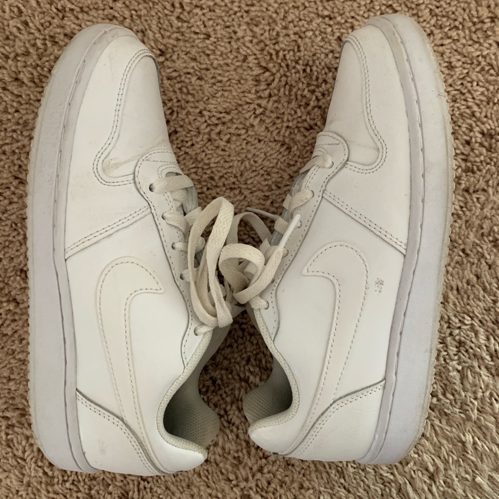 Nike Women’s Ebernon Low Sneaker - size 7